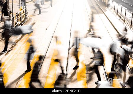 Passage pour piétons à l'animation de la ville, Hong Kong Banque D'Images