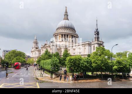 Londres, Royaume-Uni - 11 mai 2019 : vue panoramique sur la cathédrale Saint-Paul, Londres Angleterre . Banque D'Images