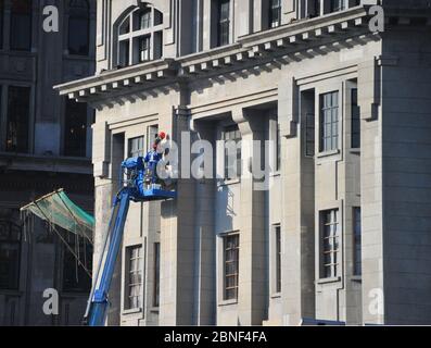 Les travailleurs sont occupés à rénover un vieux bâtiment, qui appartient aux grappes exotiques du Bund, pour protéger sa fa ade et l'entretenir, Shan Banque D'Images