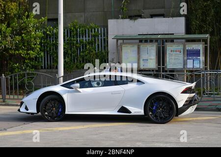 La toute première Lamborghini Huracan Evo, une voiture de sport fabriquée par le constructeur automobile italien Lamborghini, est vue dans la rue livrée à Banque D'Images