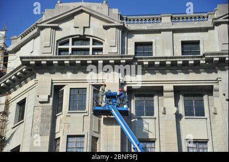 Les travailleurs sont occupés à rénover un vieux bâtiment, qui appartient aux grappes exotiques du Bund, pour protéger sa fa ade et l'entretenir, Shan Banque D'Images