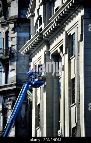 Les travailleurs sont occupés à rénover un vieux bâtiment, qui appartient aux grappes exotiques du Bund, pour protéger sa fa ade et l'entretenir, Shan Banque D'Images