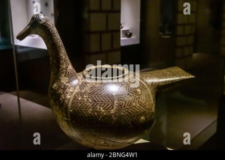 Gros plan de la vieille poterie hittite avec un design ancien - conclusions de l'Anatolie, Corum Turquie Banque D'Images