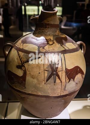 Gros plan de la vieille poterie hittite avec un design ancien - conclusions de l'Anatolie, Corum Turquie Banque D'Images