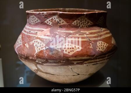 Pot en faïence avec dessins de Hittite conclusions Anatolie, Corum Turquie Banque D'Images