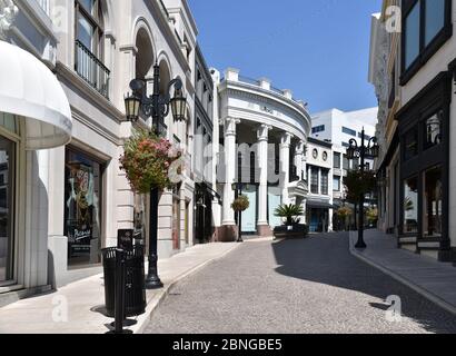 Beverly Hills, CA/USA - 8 mai 2020 : le magasin Versace sur Two Rodeo Drive est fermé pendant la période de quarantaine de la COVID-19 Banque D'Images