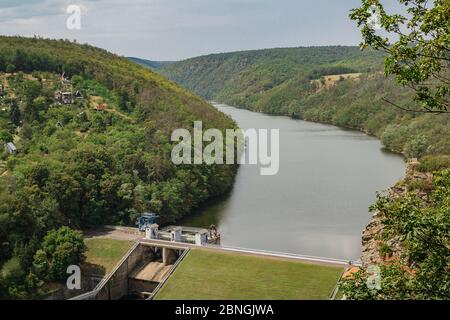 Barrage de Vranov de la ville de Znojmo, rivière et forêt de Dyje, parc national de Podyji, République tchèque Banque D'Images