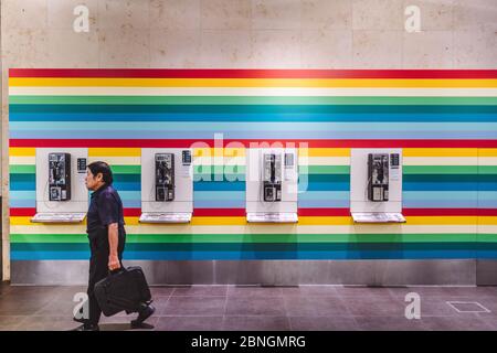 Singapour, juin 2019. Les téléphones publics de l'aéroport Changi de Singapour, est un important aéroport civil qui dessert Singapour, et est l'un des plus grands transpo Banque D'Images