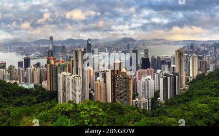 Panorama urbain de Hong Kong depuis le pic de Victoria, Chine - Asie Banque D'Images