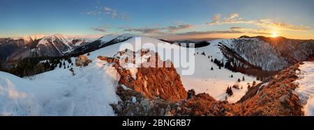 Panorama de montagne d'hiver Banque D'Images