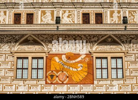 Sundial, sgraffito art travail au château de Litomysl, XVIe siècle, style Renaissance, site classé au patrimoine mondial de l'UNESCO, à Litomysl, Bohême, République tchèque Banque D'Images