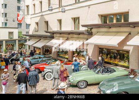 Des voitures anciennes britanniques sont exposées lors de la rencontre des voitures classiques britanniques à St.Moritz, Grisons, Suisse Banque D'Images