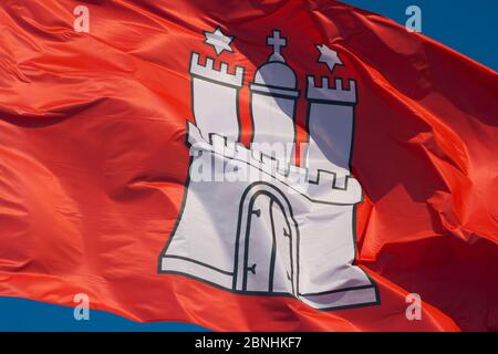 Le drapeau de la ville hanséatique de Hambourg avec les armoiries Banque D'Images