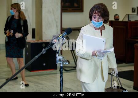 Anna Eschoo (démocrate de Californie), présidente de la sous-commission sur la santé du Comité de l'énergie et du commerce de la Chambre des représentants des États-Unis, se rend à une conférence de presse à la suite de l'audience pour discuter de la protection de l'intégrité scientifique en réponse à l'épidémie de coronavirus à Capitol Hill à Washington, DC, USA, 14 mai 2020. Shawn Thew/Pool via CNP/MediaPunch Banque D'Images