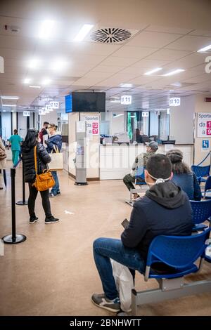 Milan - tests sérologiques COVID-19 pour les individus. Hôpital San Giuseppe Multimedica, via San Vittore. Salle d'attente pour les retraits (Marco Passaro/Fotogramma, Milan - 2020-05-15) p.s. la foto e' utilizzabile nel rispetto del contento in cui e' stata scattata, e senza intento diffamatorio del decoro delle persone rappresentate Banque D'Images