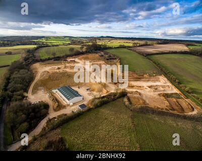 Une carrière de calcaire à Syreford Quarry, Gloucestershire, Royaume-Uni. Tourné avec des drones aériens par CAA détenteur du permis. Février 2016. Banque D'Images