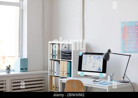 Image du lieu de travail avec ordinateur sur la table au bureau du médecin moderne Banque D'Images