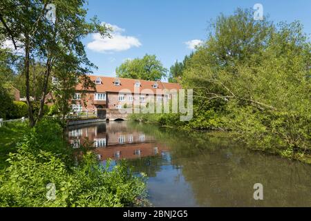 Lower Denford Mill sur la rivière Kennett, Hungerford, West Berkshire, Angleterre, Royaume-Uni, Europe Banque D'Images