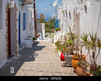 Village traditionnel Plaka dans l'île de Milos, Cyclades, Grèce Banque D'Images