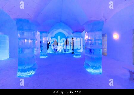 Sorrisniva Igloo Hotel, hôtel neige ou glace en hiver, sculpture frappante, bar glace, Alta, Finnmark, cercle arctique, Norvège du Nord, Scandinavie, Europe Banque D'Images