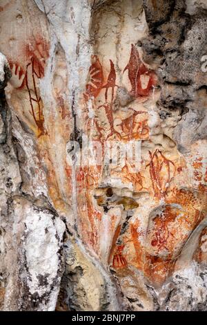 Art rupestre préhistorique à Misool, Raja Ampat, Papouasie occidentale, Îles Spice, Indonésie, Asie du Sud-est, Asie Banque D'Images