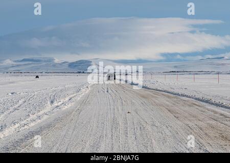 Route de glace au-dessus du Liman d'Anadyrsky, Anadyr, ville la plus à l'est de la Russie, Okrug autonome de Chukotka, Russie, Eurasie Banque D'Images