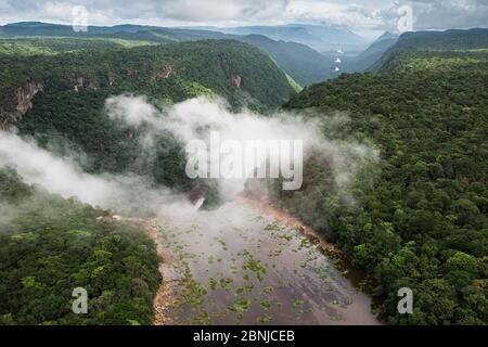 Gorge de Kaieteur, les chutes de Kaieteur sont la plus grande chute d'eau au monde, située sur la rivière Potaro dans le parc national de Kaieteur, à Essequibo, G. Banque D'Images