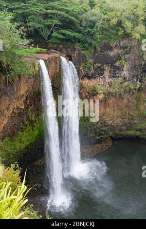 Wailua Falls sur Kauai au printemps, Kauai, Hawaii, Etats-Unis d'Amérique, Amérique du Nord Banque D'Images