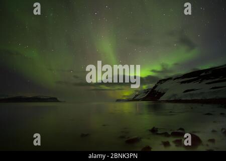 Aurore boréale au-dessus de l'autre, de Hornstrandir, Islande. Avril 2016 Banque D'Images