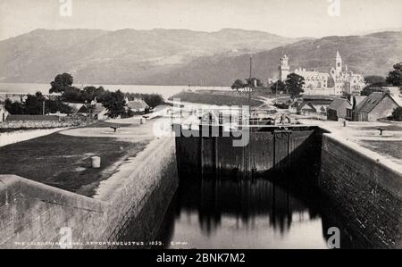 Enfermez le canal Caledonian à fort Augustus, en Écosse Banque D'Images