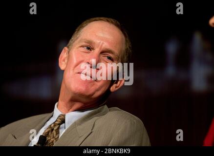 Austin Texas États-Unis, 15 novembre 2012: Steve Ford, fils de l'ancien États-Unis Le président Gerald R. Ford et Betty Ford parlent de la vie à la Maison-Blanche tandis que certains des premiers enfants discutent de la vie à la Maison-Blanche dans le cadre d'un séminaire d'une journée à la bibliothèque LBJ. ©Bob Daemmrich Banque D'Images