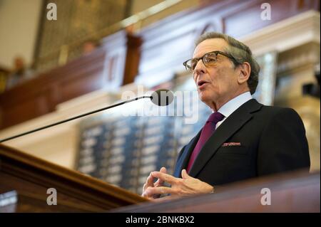 Austin Texas USA, octobre 2012: L'historien et écrivain Robert Caro parle au Texas Book Festival 2012 de son dernier travail, 'The passage of Power', son quatrième livre sur le président Lyndon Baines Johnson. ©Bob Daemmrich Banque D'Images