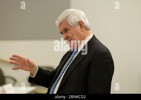 Austin, Texas États-Unis, 15 novembre 2012: L'ancien républicain espoir présidentiel Newt Gingrich parle à une classe d'étudiants diplômés à l'école des affaires publiques Lyndon Baines Johnson de l'Université du Texas. Gingrich, ancien professeur au collège, a parlé de sa vie de service public et de son rôle en tant qu'américain Président de la Chambre de 1995 à 1999. ©Bob Daemmrich Banque D'Images