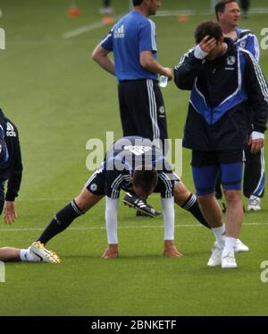 Le footballeur John Terry s'entraîne avec l'équipe du Chelsea FC après avoir obtenu une bonne distance pour les blessures aux jambes, Cobham, Surrey, Angleterre 2010. Banque D'Images