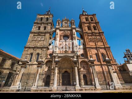 Astorga Leon Espagne XV siècle gothique façade principale Cathédrale Sainte Marie Cathédrale Catedral de Santa Maria Banque D'Images