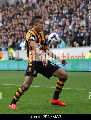 KINGSTON UPON HULL, ANGLETERRE - Jake Livermore de Hull City en action lors du match de la première ligue entre Hull City et Manchester City au KC Stadium, Kingston upon Hull le samedi 15 mars 2014 (Credit: Mark Fletcher | MI News) Banque D'Images