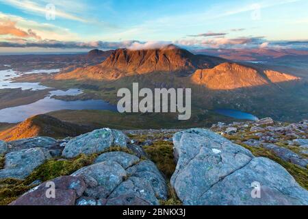 Vue du Cul Beag à Cul Mor et Loch Assynt, Dhuibh Doire, Highlands. L'Écosse, Royaume-Uni, septembre 2013. Banque D'Images