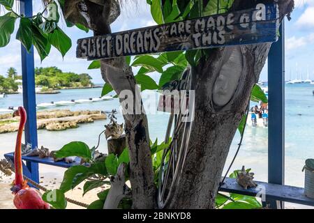 Amérique, Caraïbes, grandes Antilles, République dominicaine, province de la Altagracia, Bayahibe, décoration des Caraïbes dans un café de plage à Bayahibe Banque D'Images