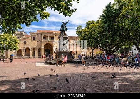 Amérique, Caraïbes, grandes Antilles, République dominicaine, Saint-Domingue, quartier colonial, Église historique de Santa Maria la Menor dans le quartier colonial de Saint-Domingue dans le Parque Colon Banque D'Images