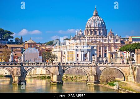 Rome et Vatican. Pont du Tibre et basilique Saint-Ange à Rome, ville éternelle en Italie