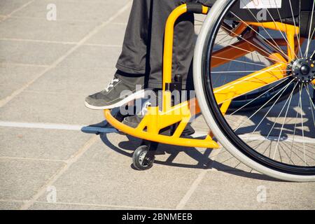 Valence, Espagne. 15 février 2020 - Journée sportive adaptative. Détail d'un fauteuil roulant sport adaptatif Banque D'Images