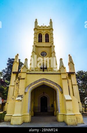 Christ Church sur la route du centre commercial Shimla dans l'Himachal Pradesh, Inde. L'apparence majestueuse de l'église et son emplacement exceptionnel en font une attraction de choix. Banque D'Images