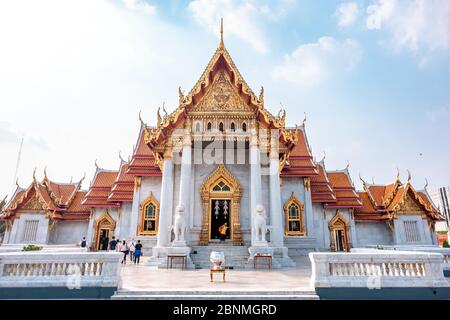 Bangkok / Thaïlande - 19 janvier 2020 : Nom de ce temple bouddhiste Wat Benchamabophit et du temple du centre-ville de Bangkok Banque D'Images