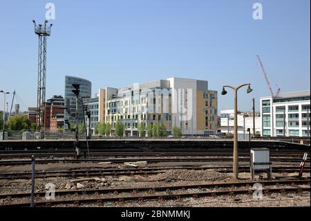 Vue de la plate-forme 11 de Bristol Temple Meads vers la ville. Banque D'Images