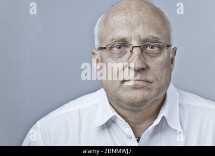 L'homme en chemise blanche Banque D'Images