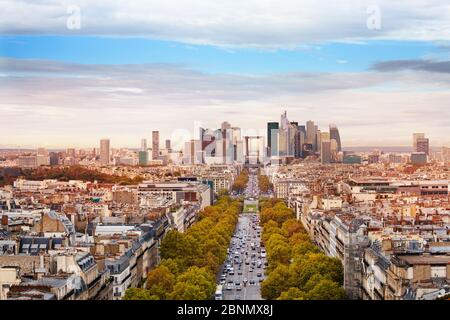 Large panorama du quartier et de la banlieue de la Défense Paris depuis l'arc de Triomphe Banque D'Images