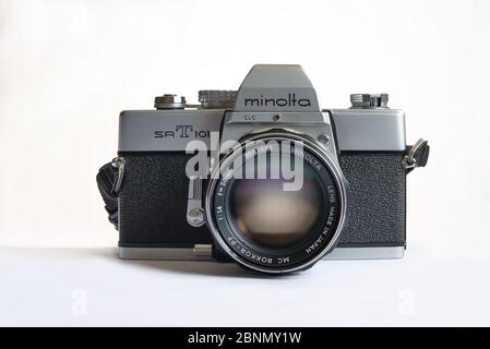 Minolta SR-T 101 avec MC Rokkor-PF 1:1.4 f=58mm caméra à film analogique vintage 35 mm, lancée en 1966. Banque D'Images