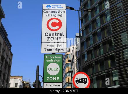 Entrée dans les zones ULEZ et congestion dans le centre de Londres, au Royaume-Uni Banque D'Images