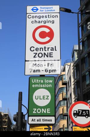 Entrée dans les zones ULEZ et congestion dans le centre de Londres, au Royaume-Uni Banque D'Images