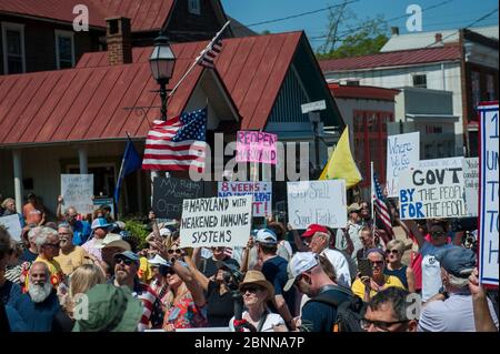 Annapolis, Maryland, États-Unis. 15 mai 2020. Des centaines de personnes assistent à une manifestation de réouverture dans le Maryland sur le terrain de l'État du Maryland à Annapolis, au Maryland, le vendredi 15 mai 2020. Le gouverneur du Maryland Larry Hogan met en œuvre la phase 1 du calendrier de reprise économique COVID-19 du Maryland à 17 h, heure normale de l'est aujourd'hui. (Photo de Rod Lamkey Jr./SIPA USA) crédit: SIPA USA/Alay Live News Banque D'Images